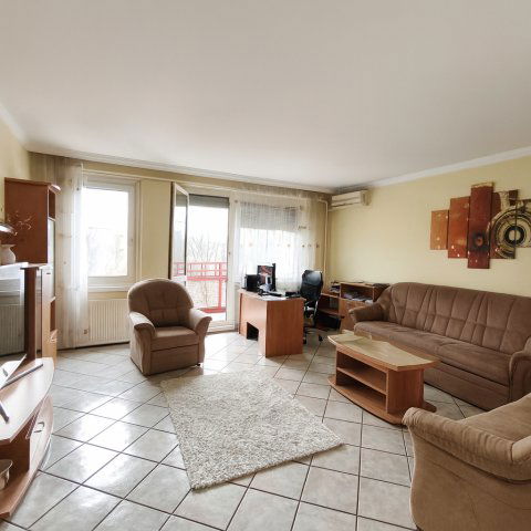 Eladó panellakás, Budapesten, III. kerületben 99.9 M Ft