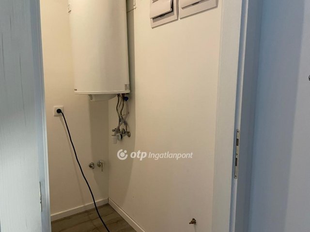 Eladó téglalakás, Fertőszentmiklóson 68.9 M Ft, 2 szobás