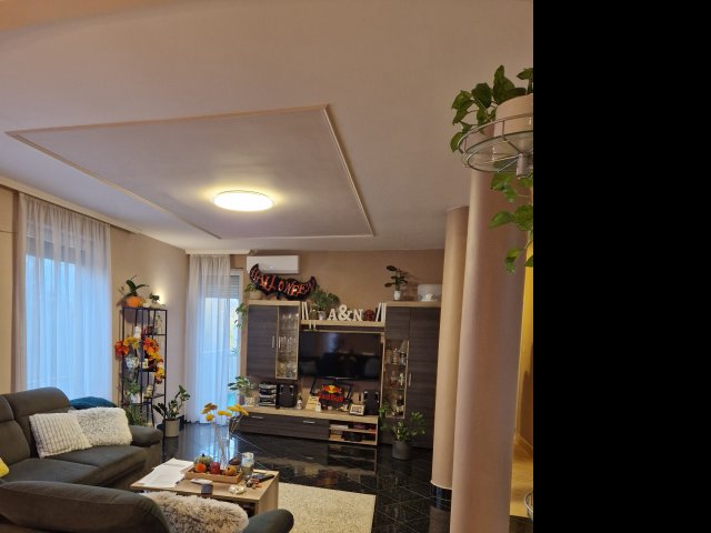 Eladó téglalakás, Szegeden 91.5 M Ft, 4 szobás