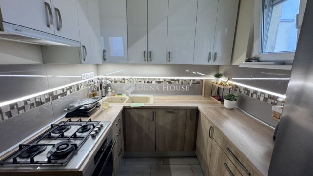 Eladó panellakás, Budaörsön 108 M Ft, 2+1 szobás