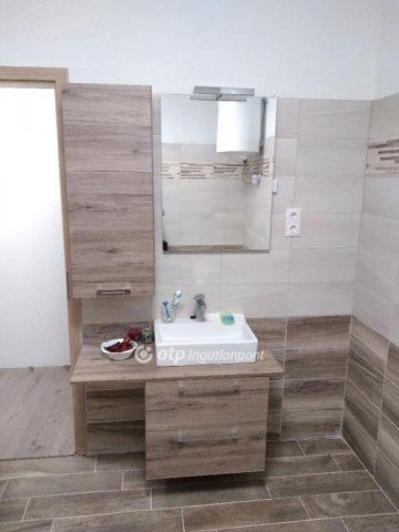 Eladó családi ház, Martonvásáron 87 M Ft, 3 szobás