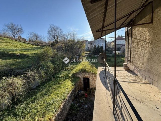 Eladó családi ház, Lábatlanon 28.5 M Ft, 5 szobás