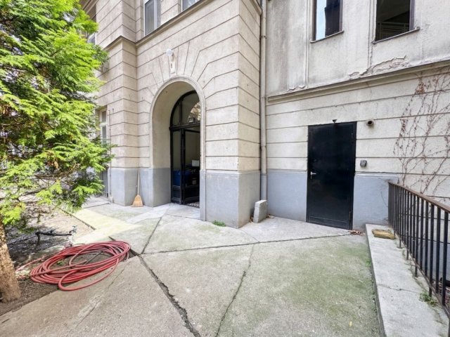 Eladó ipari ingatlan, Budapesten, XIII. kerületben 75 M Ft