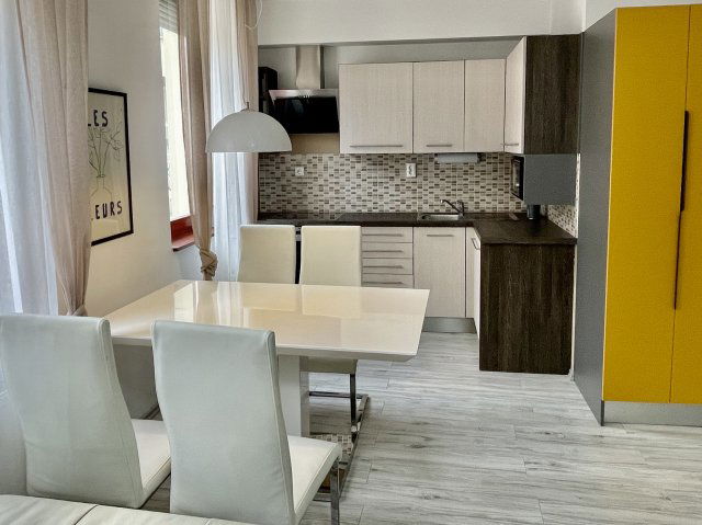 Kiadó téglalakás, albérlet, Pécsett 320 E Ft / hó, 3 szobás