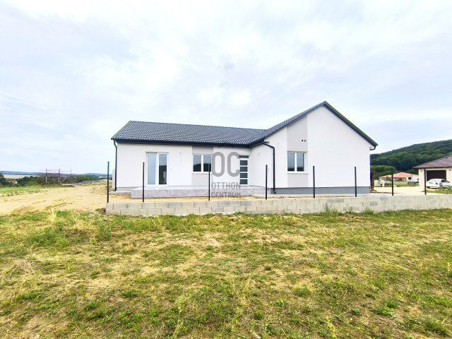 Eladó családi ház, Tarjánon 97.6 M Ft, 4 szobás