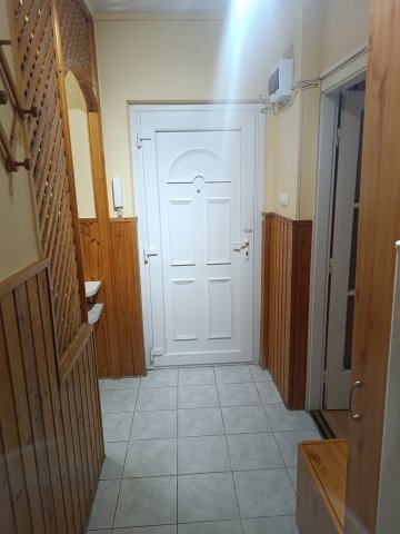 Kiadó panellakás, albérlet, Ajkán, Kossuth utcában, 1+1 szobás