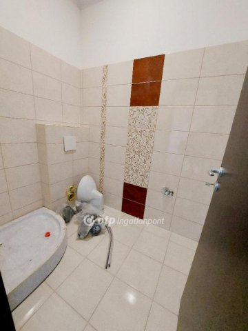 Eladó családi ház, Mezőnyárádon 50 M Ft, 7 szobás