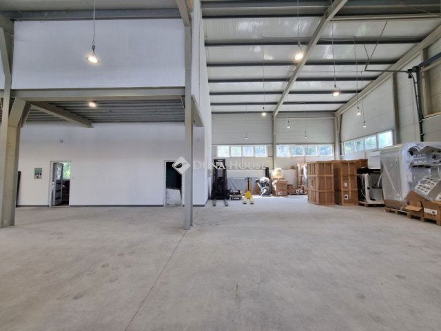 Eladó ipari ingatlan, Solymáron 250 M Ft / költözzbe.hu