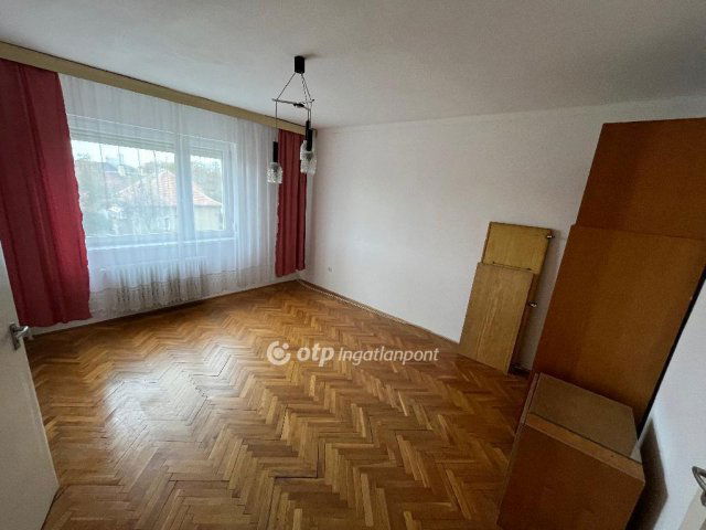 Eladó téglalakás, Mosonmagyaróváron 49.9 M Ft, 2+2 szobás