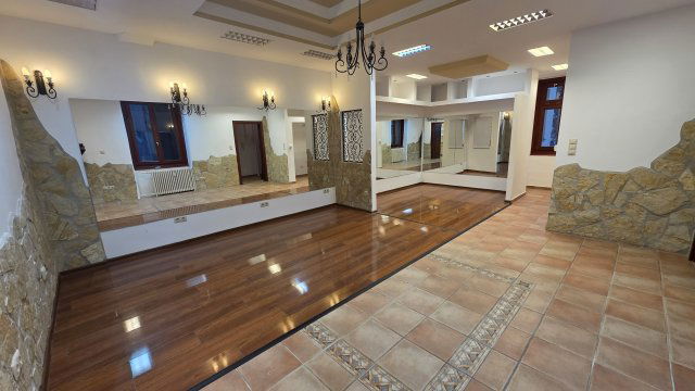 Kiadó iroda, Debrecenben, Batthyány utcában 300 E Ft / hó