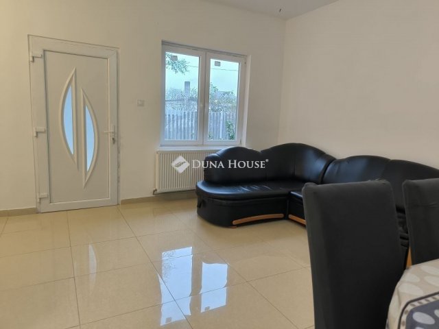 Eladó családi ház, Kartalon 61.99 M Ft, 2+1 szobás