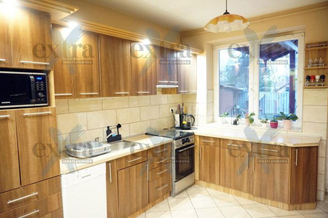 Eladó családi ház, Sándorfalván 129 M Ft, 6 szobás