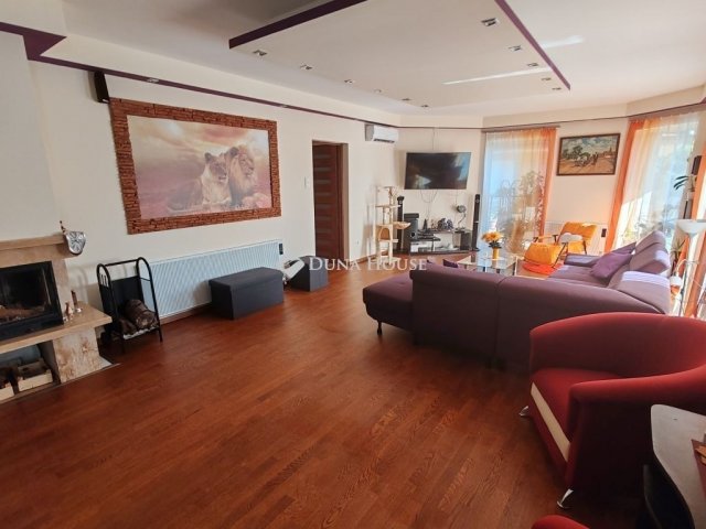 Eladó családi ház, Kápolnásnyéken 193.5 M Ft, 4 szobás