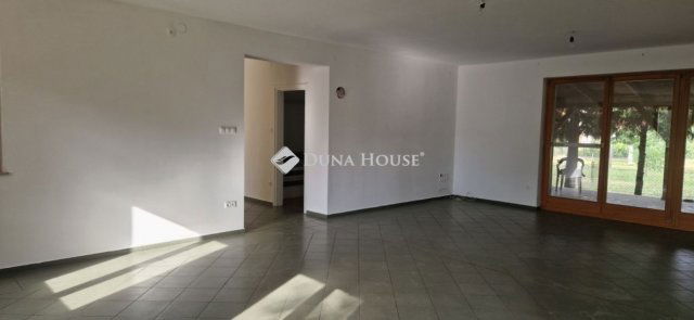 Eladó családi ház, Dányon 79.9 M Ft, 5 szobás