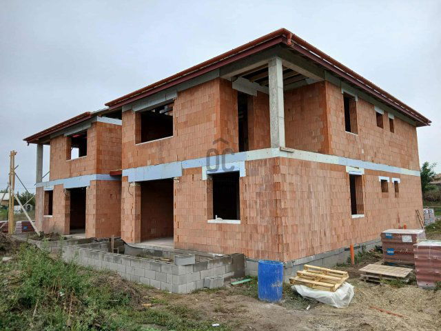 Eladó ikerház, Szigethalmon 79.9 M Ft, 4 szobás