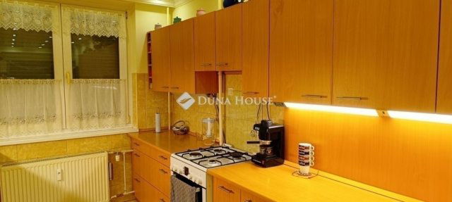 Eladó panellakás, Budapesten, III. kerületben 84.9 M Ft, 3 szobás