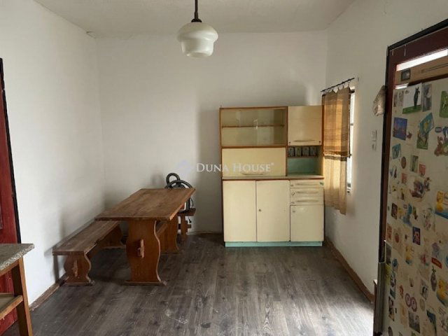 Eladó családi ház, Borzaváron 20 M Ft, 1 szobás
