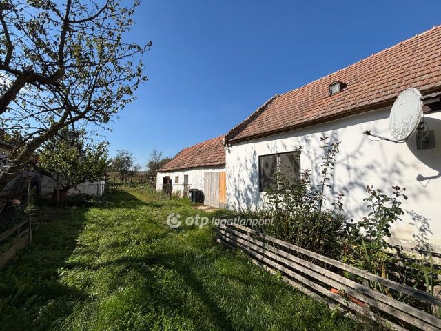 Eladó családi ház, Bakonyságon 20.9 M Ft, 2 szobás