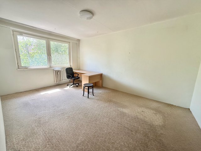Eladó panellakás, Szegeden 45.999 M Ft, 2 szobás