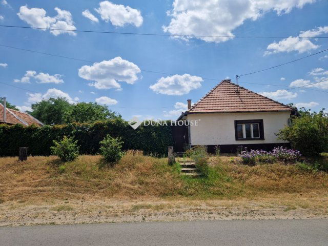 Eladó családi ház, Sükösdön 8.9 M Ft, 3 szobás