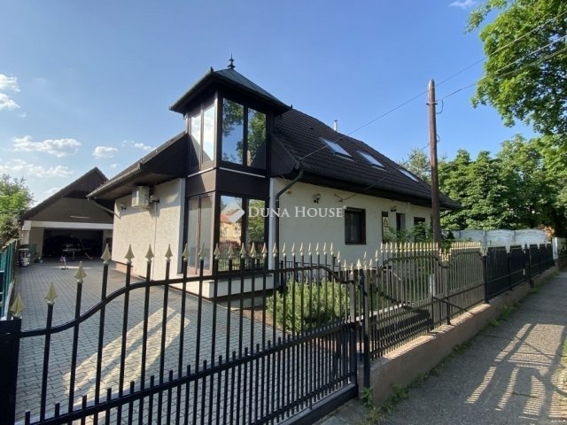 Eladó családi ház, Budapesten, XVIII. kerületben 256.2 M Ft