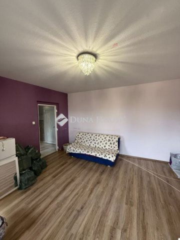 Eladó panellakás, Veszprémben 41.9 M Ft, 2 szobás