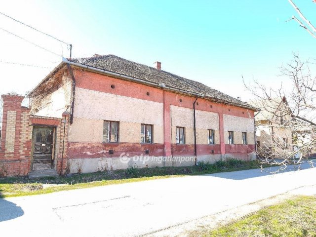 Eladó téglalakás, Kunszentmártonban 11 M Ft, 4 szobás