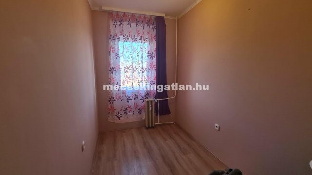 Kiadó panellakás, albérlet, Pécsett 150 E Ft / hó, 2+1 szobás