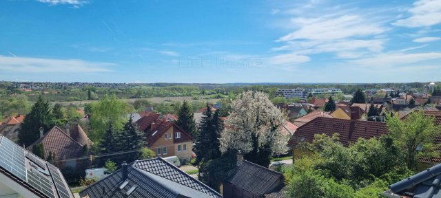 Eladó téglalakás, Hévízen 124.8 M Ft, 12 szobás