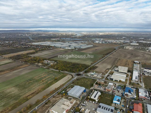 Eladó ipari ingatlan, Szigetszentmiklóson 250 M Ft