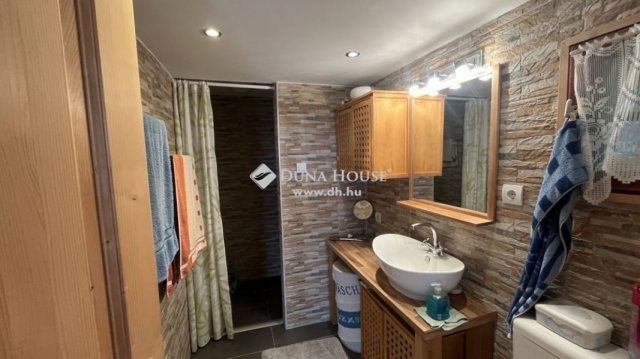 Eladó családi ház, Szentendrén 96.25 M Ft, 2 szobás