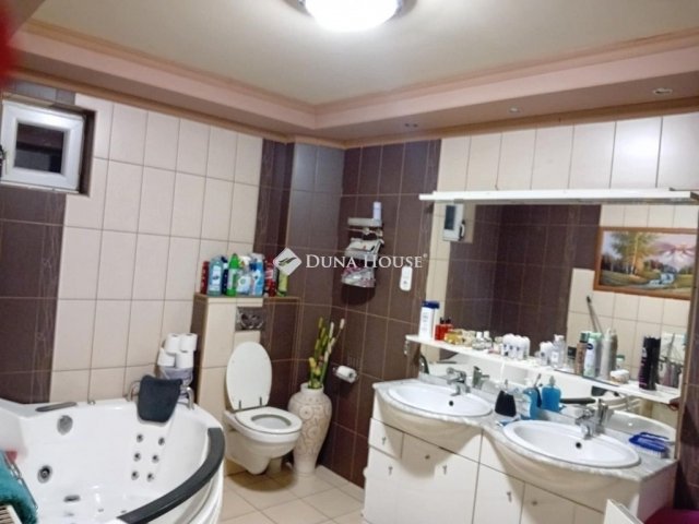 Eladó családi ház, Tóalmáson 85.9 M Ft, 5 szobás