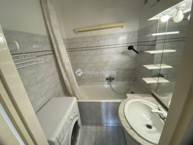 Eladó panellakás, Szegeden 58 M Ft, 3 szobás