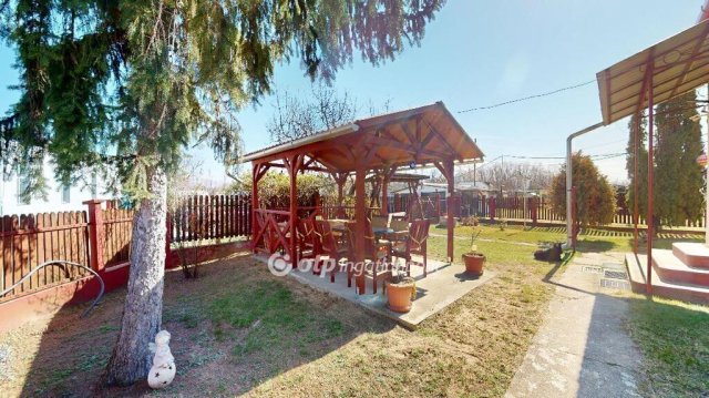 Eladó családi ház, Nyírbátorban 70 M Ft, 3 szobás