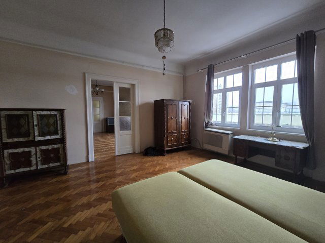 Eladó téglalakás, Pécsett 89.9 M Ft, 4 szobás