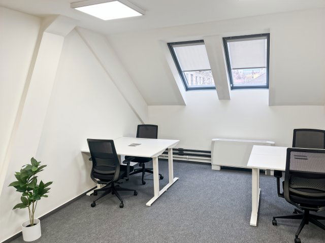 Kiadó iroda, Pécsett, Rákóczi úton 163 E Ft / hó