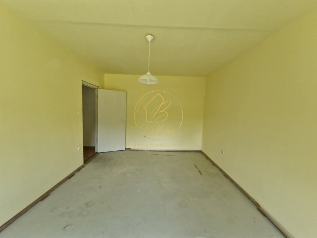Eladó panellakás, Pécsett 49.5 M Ft, 2+1 szobás