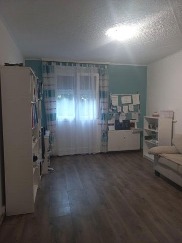 Eladó panellakás, Pécsett 40.5 M Ft, 1+1 szobás