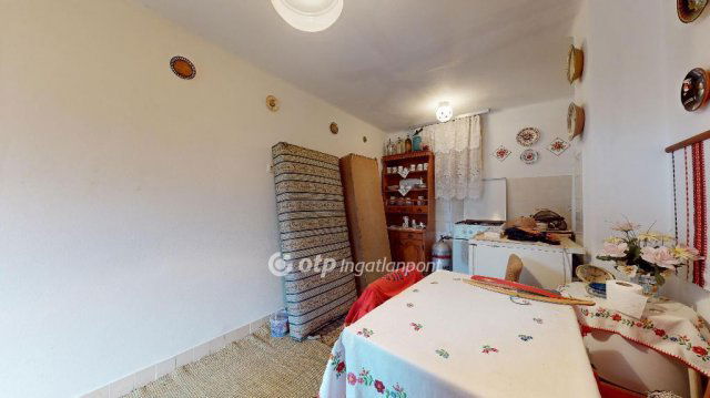 Eladó nyaraló, Szirmabesenyőn 9.99 M Ft, 1 szobás