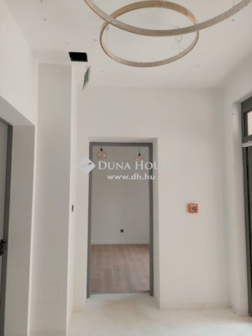 Eladó téglalakás, Siófokon 199.163 M Ft, 4 szobás