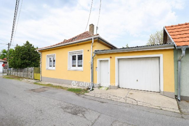 Eladó családi ház, Ráckevén 76.5 M Ft, 4 szobás