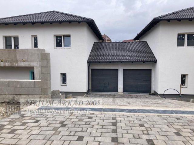 Eladó ikerház, Érden 122.5 M Ft, 5 szobás / költözzbe.hu