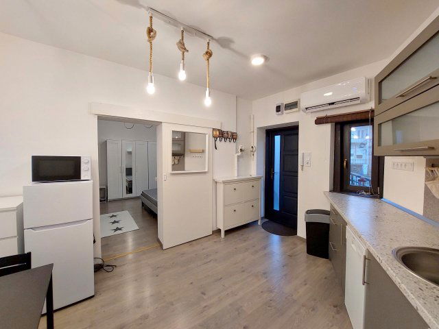 Eladó téglalakás, Szegeden 42.9 M Ft, 1 szobás