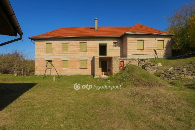 Eladó családi ház, Egerben 169 M Ft, 6 szobás