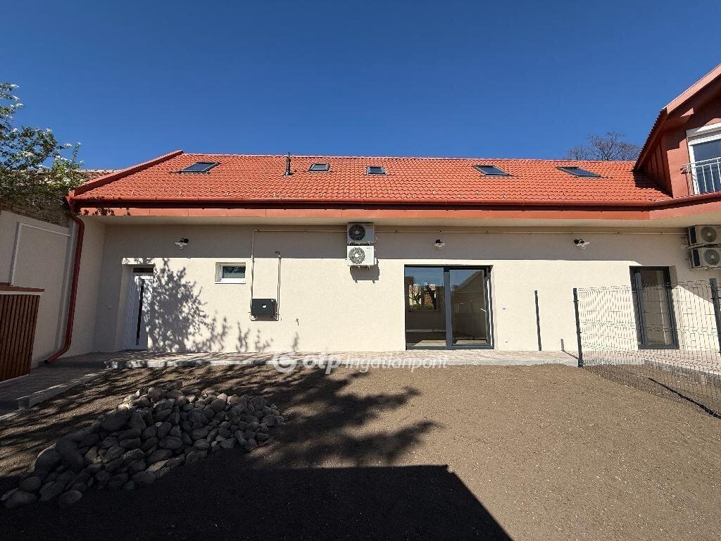 Eladó családi ház, Gyöngyösön 210 M Ft, 5+1 szobás