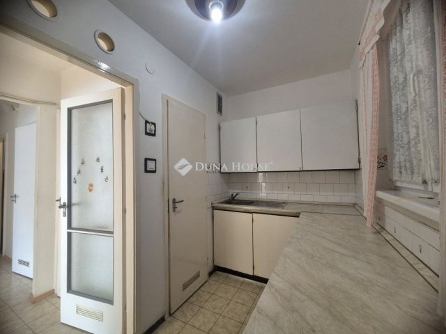 Eladó panellakás, Budapesten, III. kerületben 54.99 M Ft