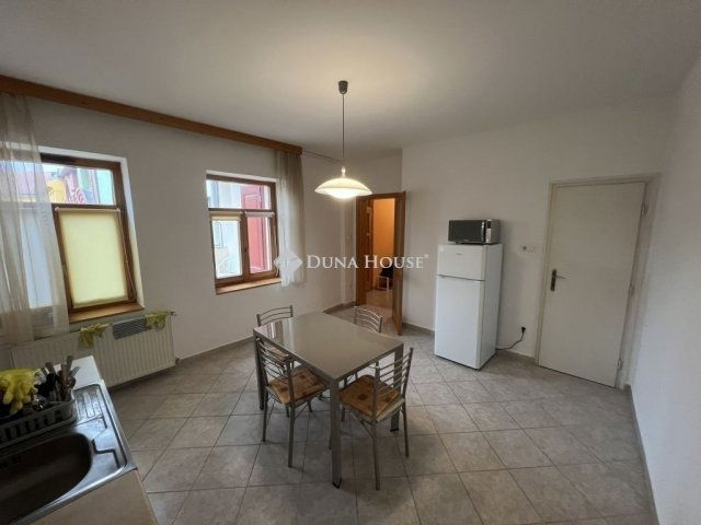 Eladó téglalakás, Pécsett 69.9 M Ft, 2 szobás