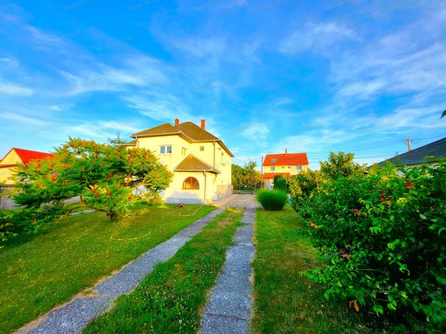 Eladó családi ház, Győrzámolyon 84.5 M Ft, 6 szobás