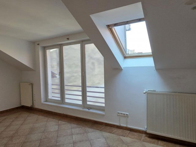 Kiadó iroda, Pécsett 350 E Ft / hó, 4+1 szobás