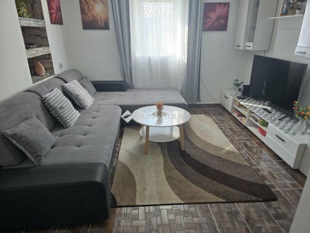 Eladó családi ház, Versegen 35 M Ft, 1+1 szobás